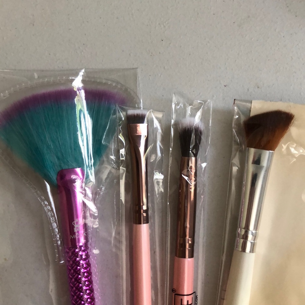 Makeup Brush Set - Picture 2 of 3